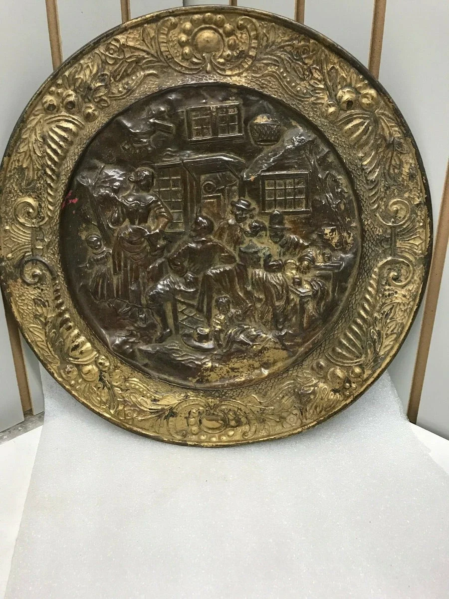 DECORATIVE METAL WALL HANGING PLATE TAVERN SCENE MADE IN ENGLAND ANTIQUE